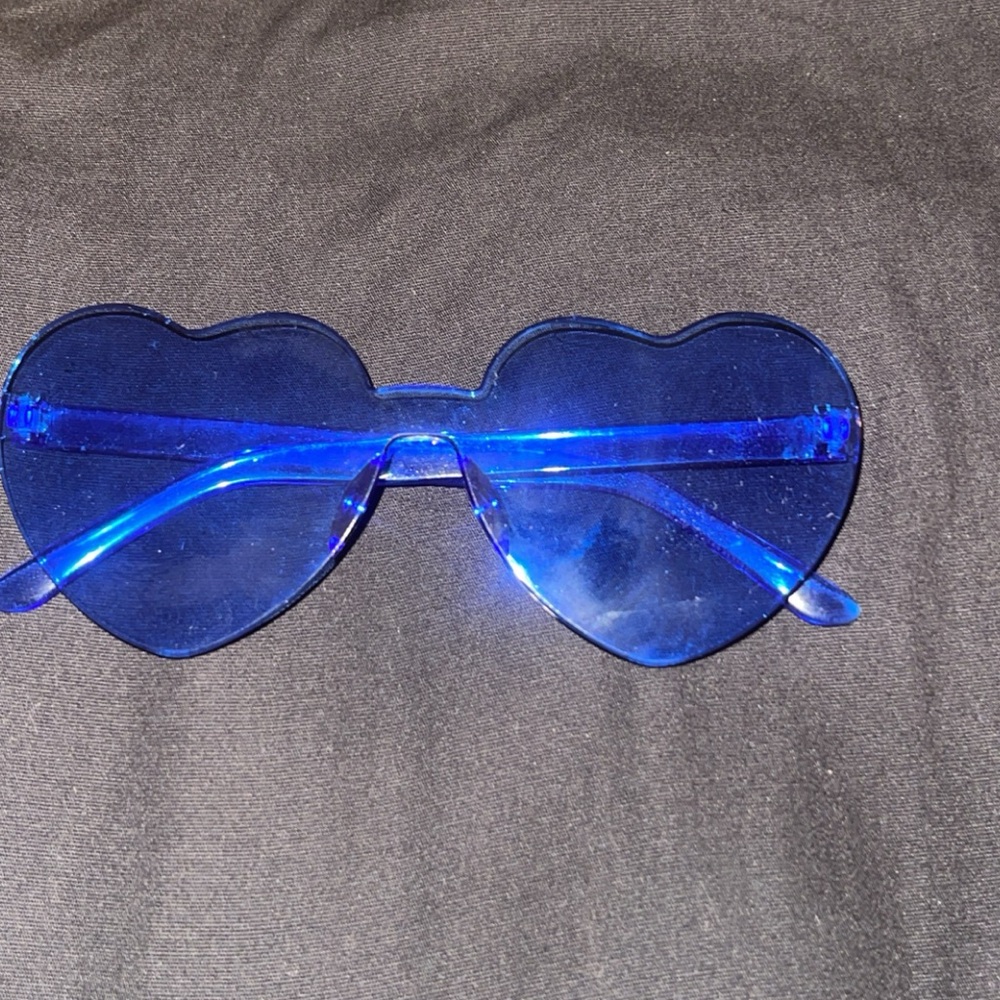 Sunglasses 🕶️ 💙